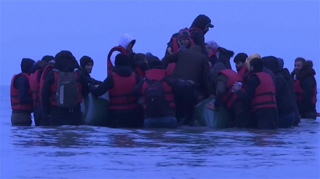 英吉利海峽移民船偷渡失事 至少27人喪命