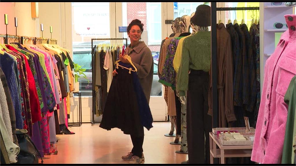 服飾店租借舊衣「穿完就還」 體驗各式風格、減少浪費