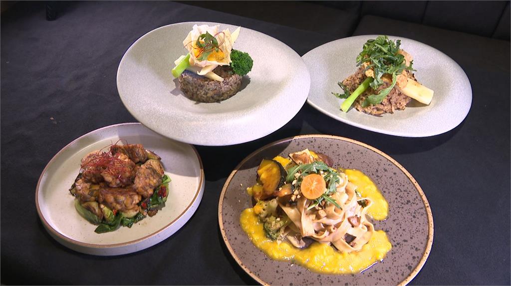 蔬食結合東南亞元素 黑松露燉飯加「鳳梨沙沙醬」更清爽