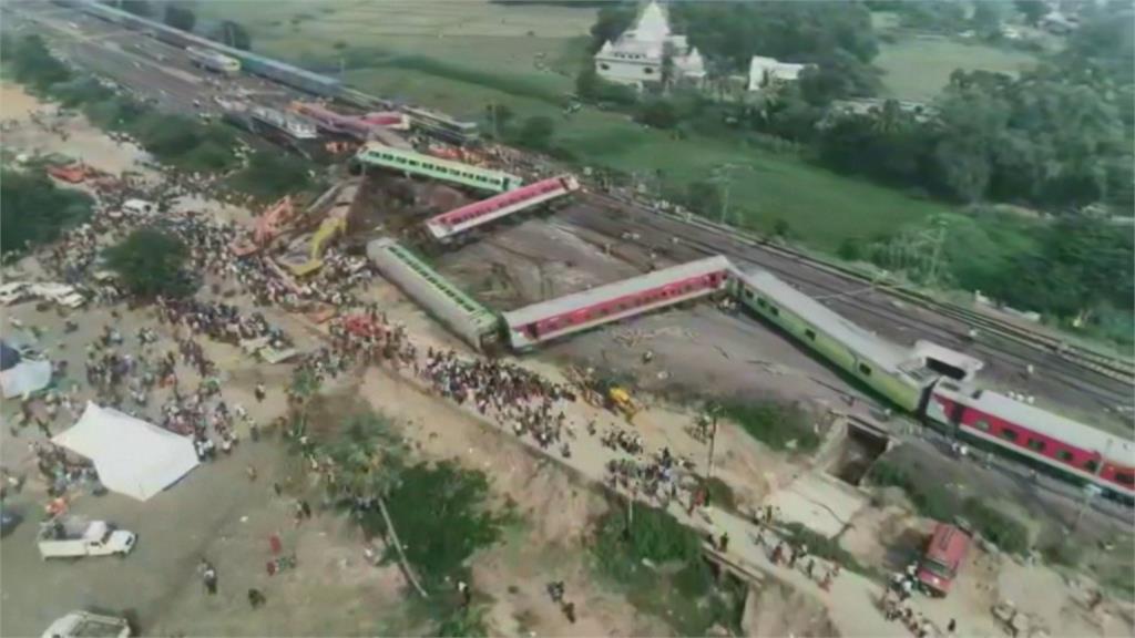 20年來最慘鐵路事故！印度3列車5分內連環撞　倖存者：好多人沒了手腳