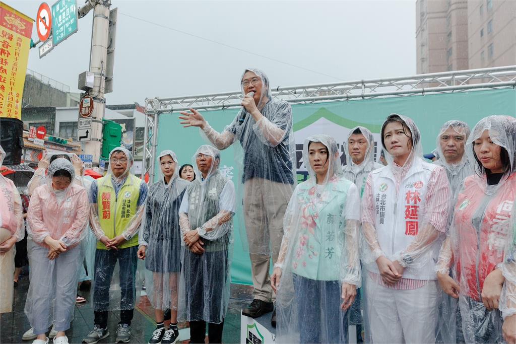 快新聞／廟口宣講讓議員、支持者淋雨　民進黨北市黨部致歉