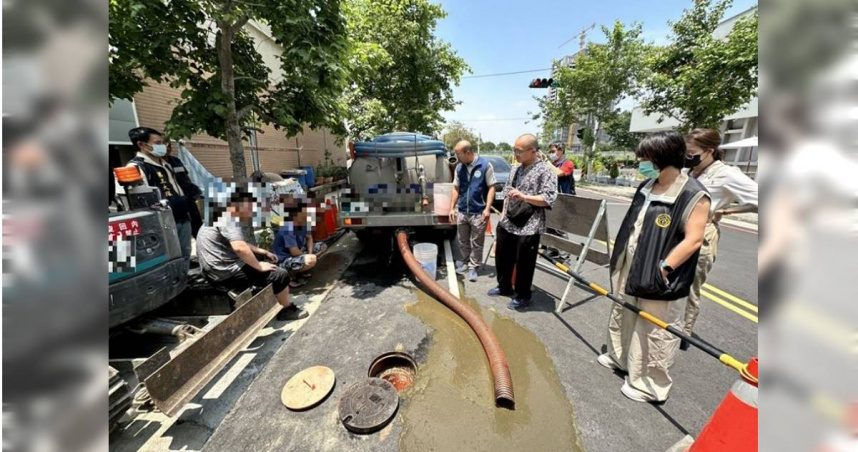 台中黑心水肥業者載「1000噸糞尿」當街排入市區下水道 超噁畫面曝光