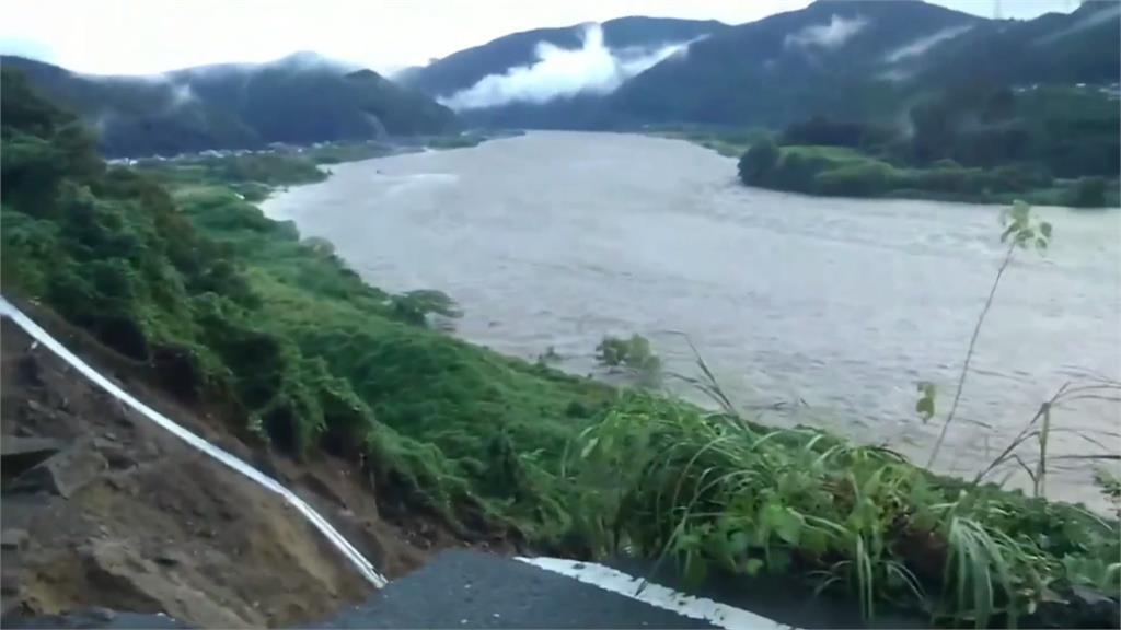 道路成汪洋、路基坍方　「塔拉斯」威力驚人！靜岡近2500屋泡水
