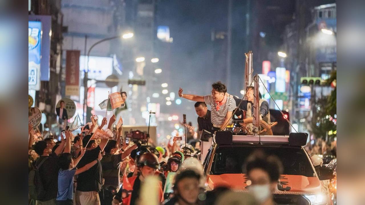 沈伯洋遭「路人中指」！下秒「超高EQ反應」意外流出