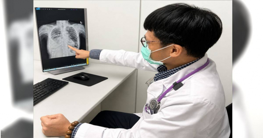 女連假出國返台後發燒　檢查驚見「肺雙側感染」！醫：咳超過1週當心