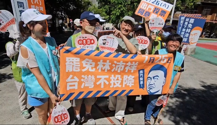快新聞/幫「基隆絕沛」站台! 陳慕義南興市場外高喊:罷免投同意