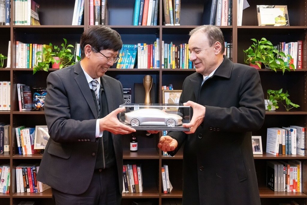 鴻海智慧城市方案前進墨西哥 拚電動車與電池合作