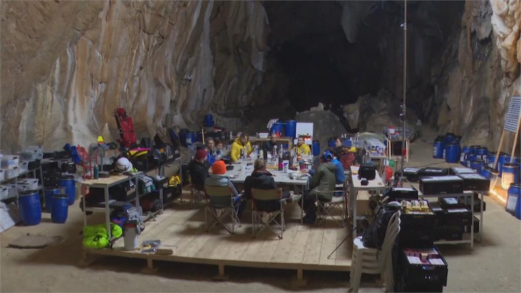 與世隔絕40天 深入歐洲最大洞穴隔離生活