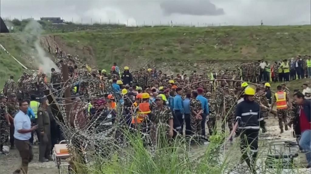 尼泊爾驚傳飛機衝出跑道　至少18死、僅機師1人生還