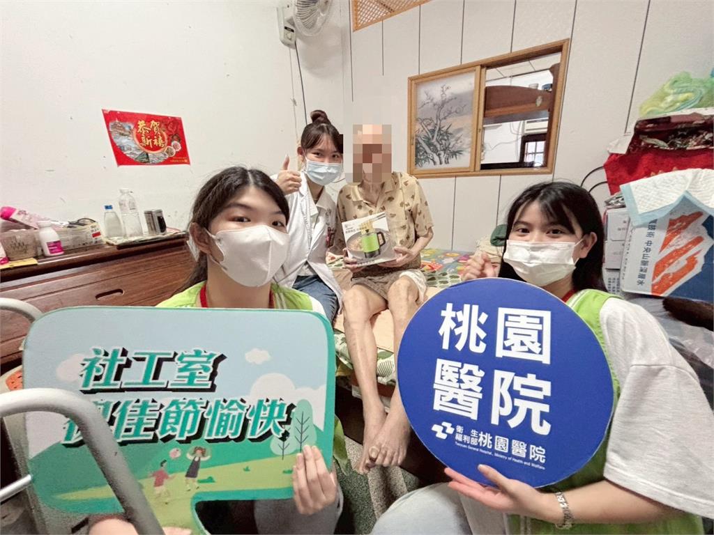 部桃社工師走入社區 為獨居長輩送上父親節祝福