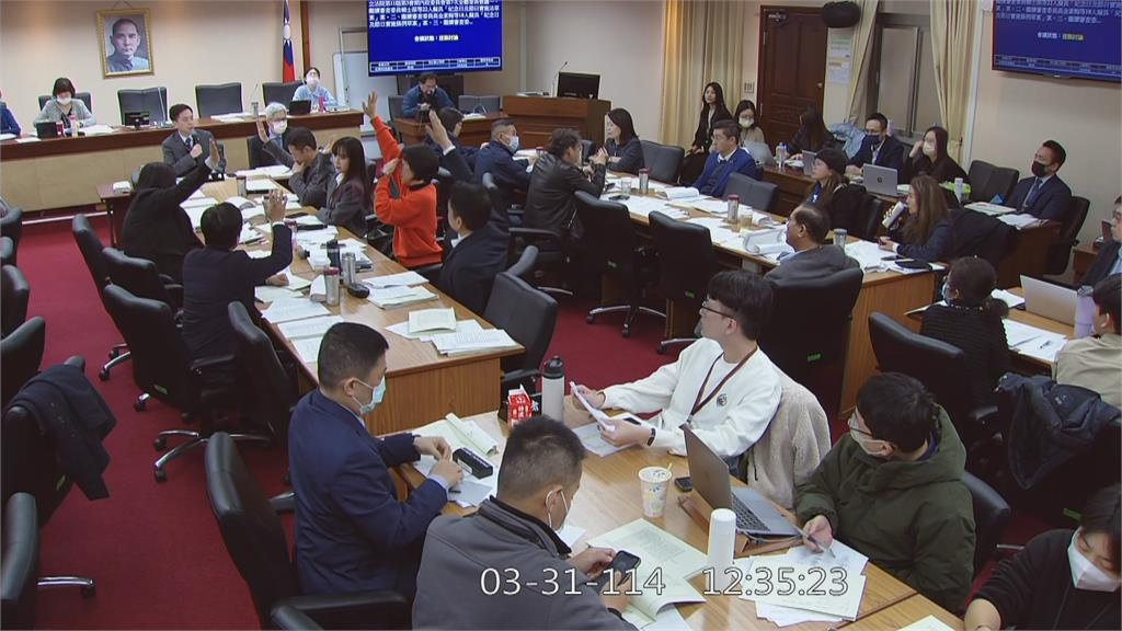 快新聞／「增加國定假日」修法初審出內政委員會　關鍵條文送黨團協商
