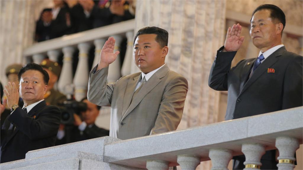 金正恩疑有12名替身？出席閱兵「非本人」專家：北朝鮮恐已政變