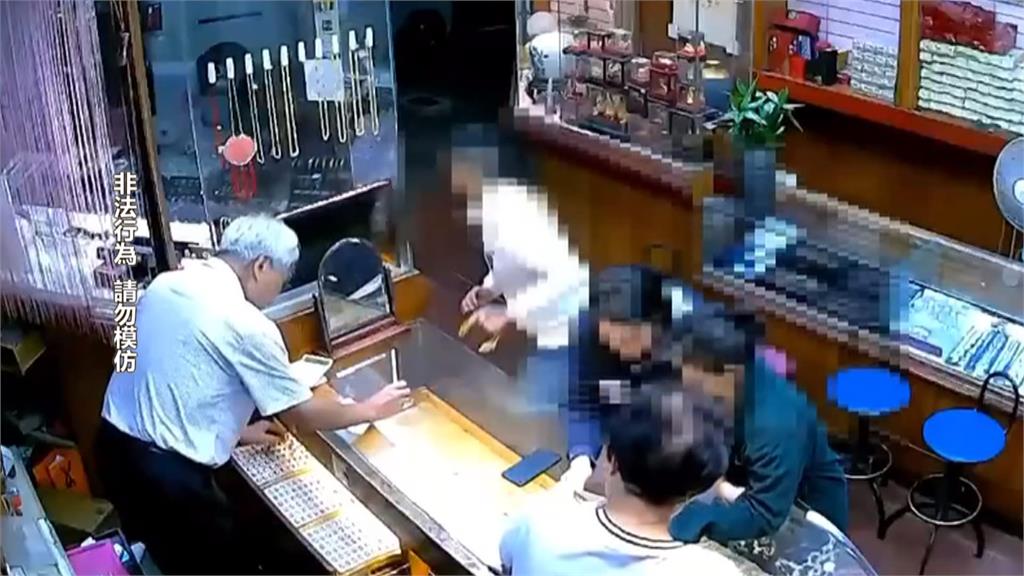 南投賊搶3兩金鍊變現近40萬還債　犯案監視器曝光