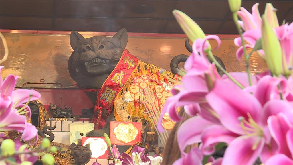 拜「虎爺」民眾拿整盒蛋當供品　一轉身就被偷！