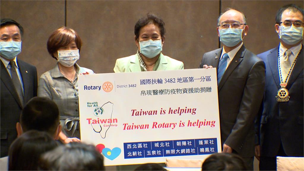 Taiwan is helping！台灣捐醫療器材 <em>帛琉</em>大使致贈感謝狀