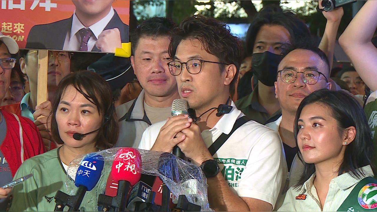 大雨澆不熄洋流熱情　沈伯洋掃師大夜市人潮擠爆