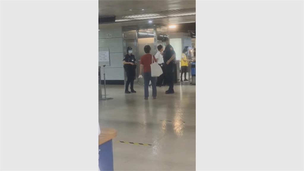 搭台鐵不戴罩 婦遭阻止失控咆哮