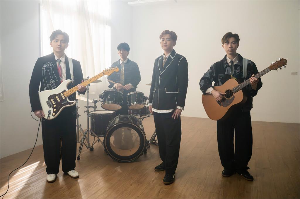 快新聞／理想混蛋11月1日進攻小巨蛋！　主題曲〈接住你〉全面上架