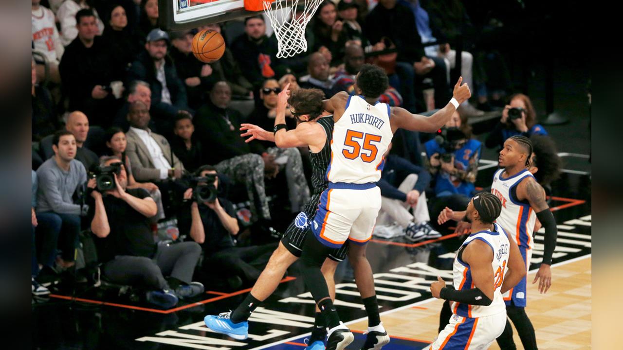 NBA(影)/這個落地不太妙!「魔術得分王」表情痛苦抱左膝美媒憂:恐傷前十字韌帶