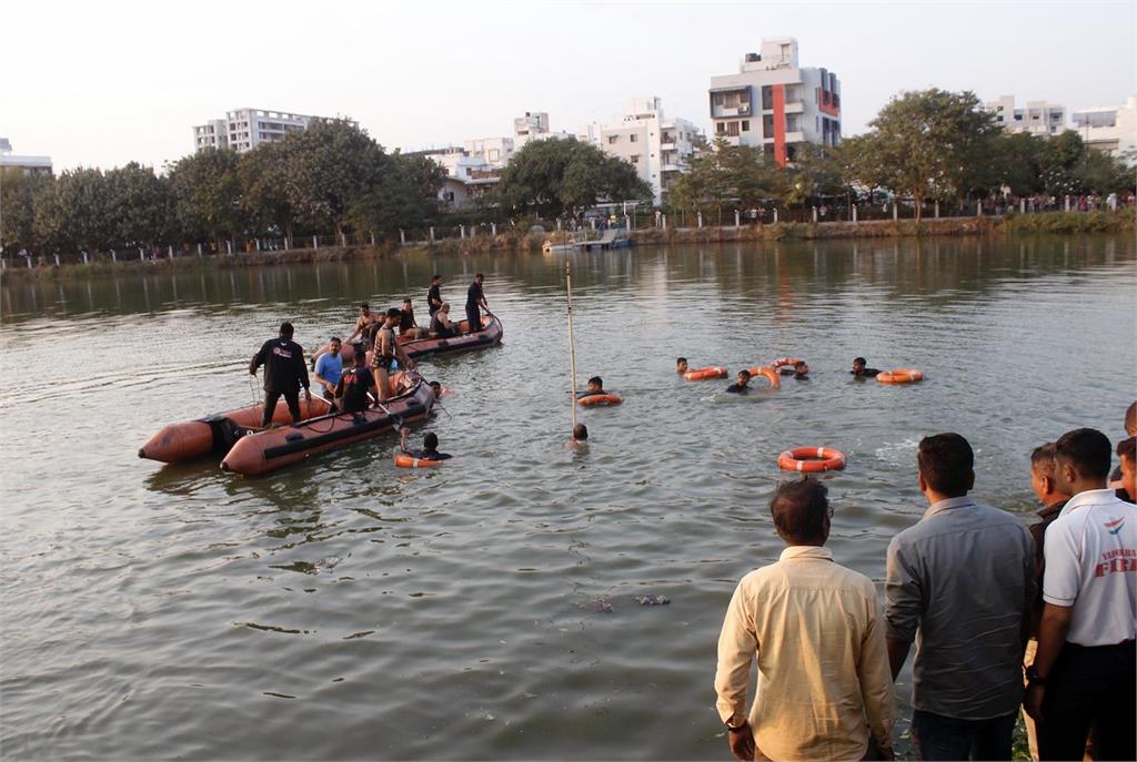 印度師生遊湖船翻覆16人溺斃　總理莫迪哀悼：心與死者家屬同在