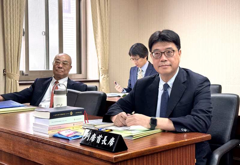 傳歐陽娜娜國籍遭註銷終身不得入境　邱垂正、事實查核中心：假訊息