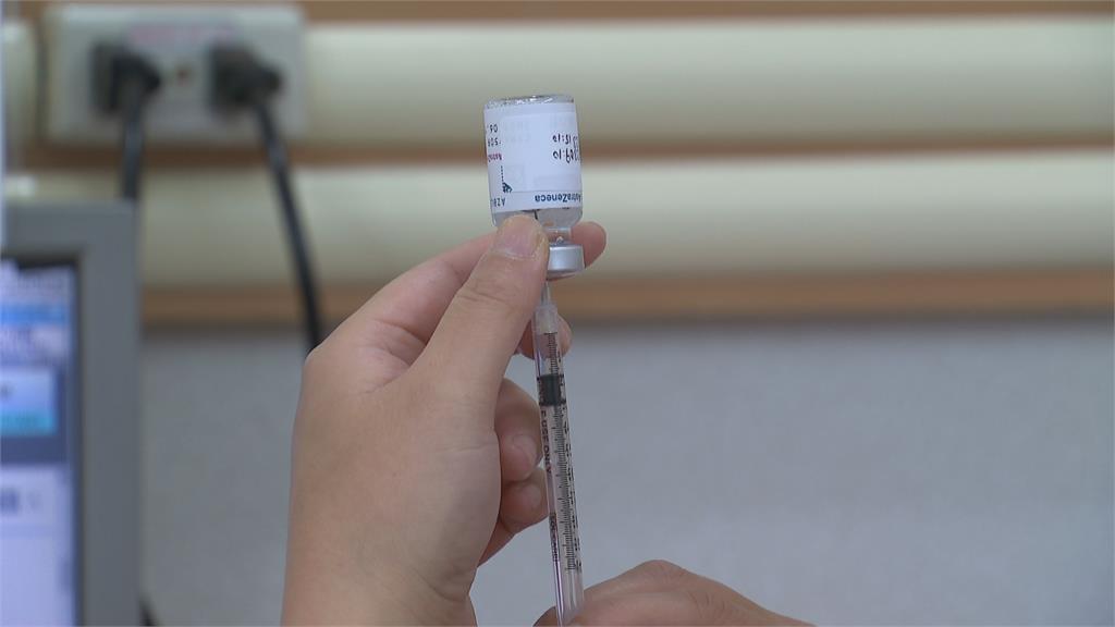 快新聞／高雄自費AZ疫苗2醫院預約爆滿　費用調降至420元