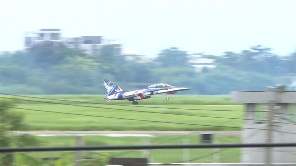AT-3教練機陸續除役 勇鷹高級教練機接棒預演練習
