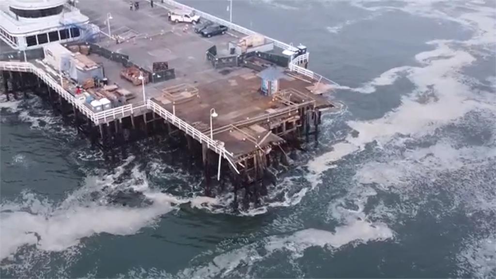 加州碼頭不敵巨浪遭沖毀「3人落海」　當局封鎖海灘善後