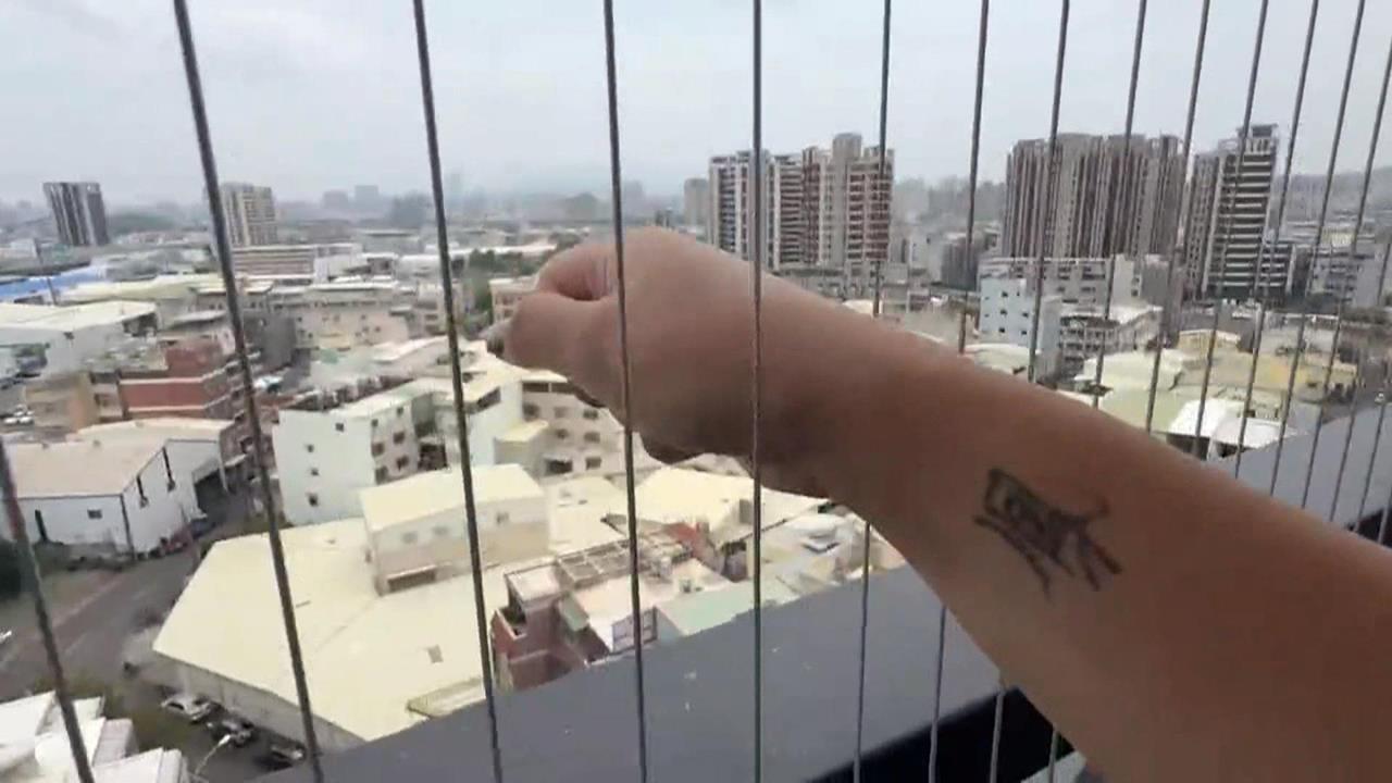 隱形鐵窗「裝假的」？　手輕鬆可穿透屋主槓上廠商