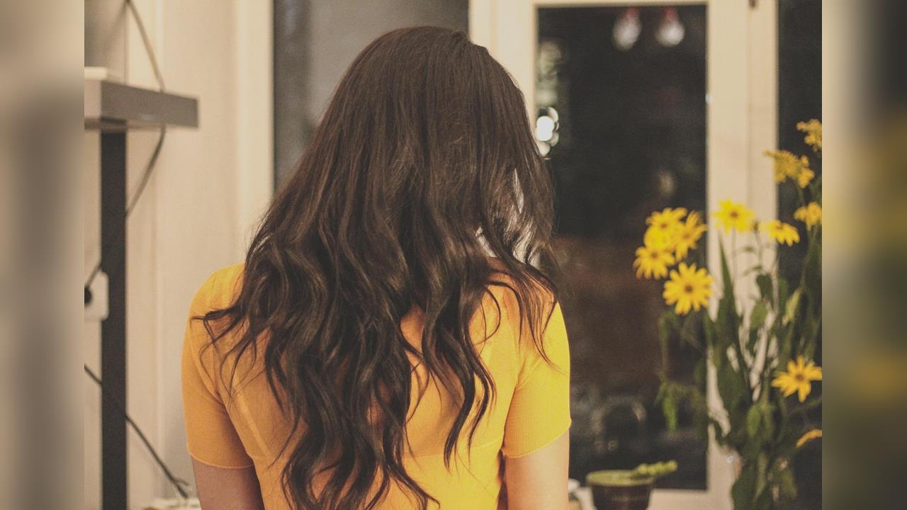 快新聞／年紀輕輕卻一頭白髮？吃對「4大營養素」維持亮麗黑髮