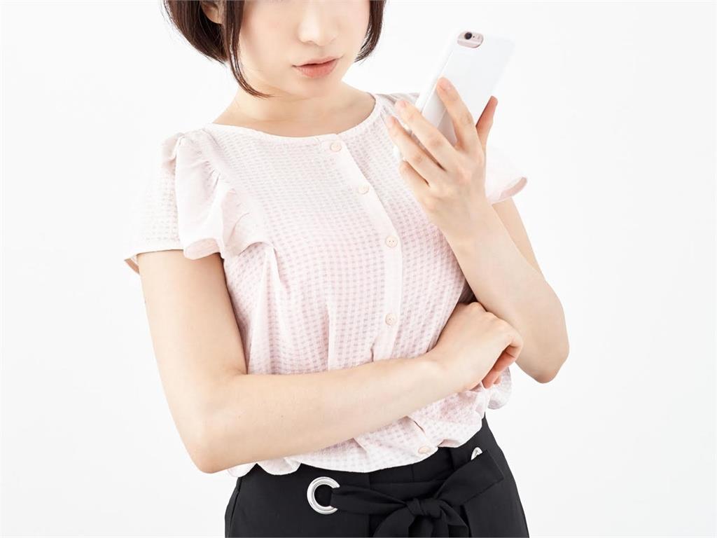 拿男友手機「設Face ID」引爆戰火　女喊委屈遭網轟：情緒勒索
