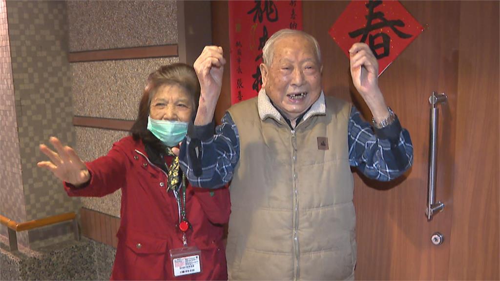 99歲銀髮族每天百下伏地挺身　分享長壽秘訣