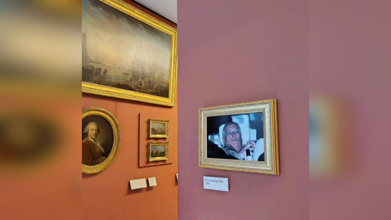 快新聞／安德魯落魄照快閃掛羅浮宮！「他在流汗了」　網：希望永久進英國博物館