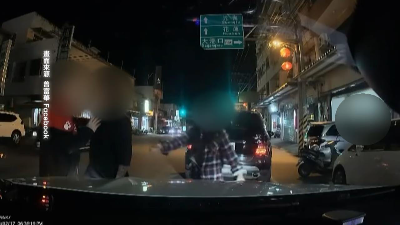 年輕爸載嬰「被叭」炸怒！　竟在母親、妻子面前下車輸贏