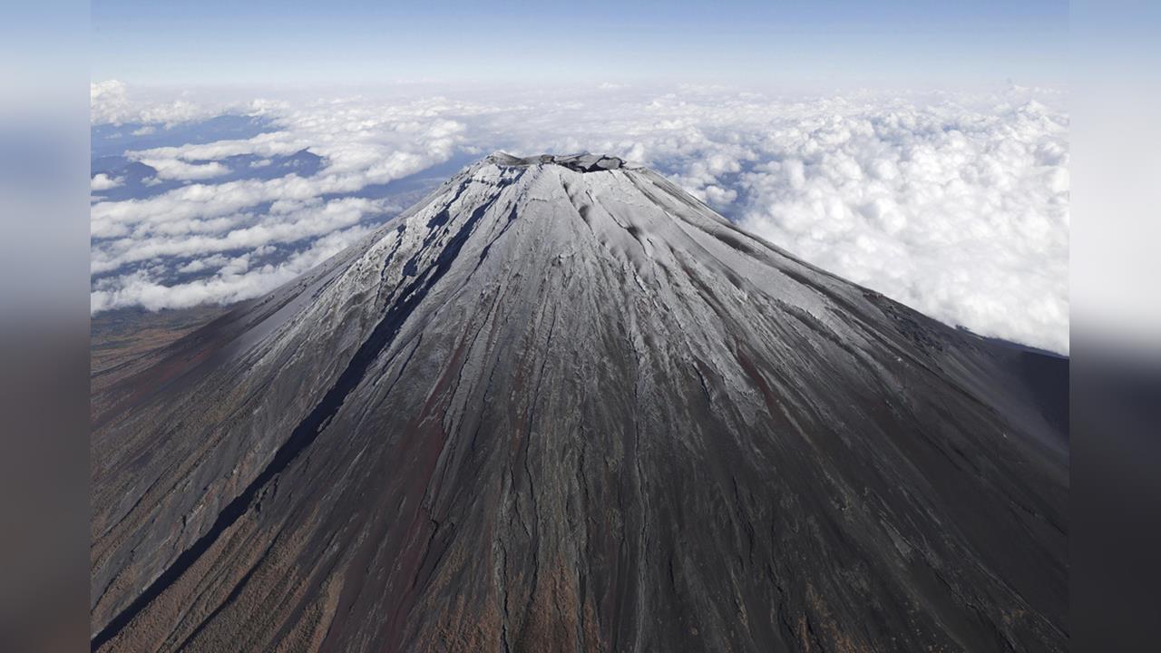 中國男鑽封鎖線闖富士山受困求救！ 日網氣炸要求嚴懲