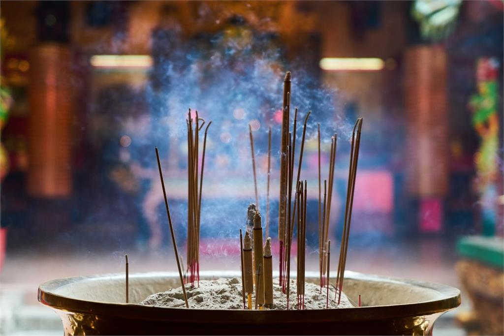 七月半千萬別這樣做！命理師揭禁忌　「一個動作」恐招好兄弟