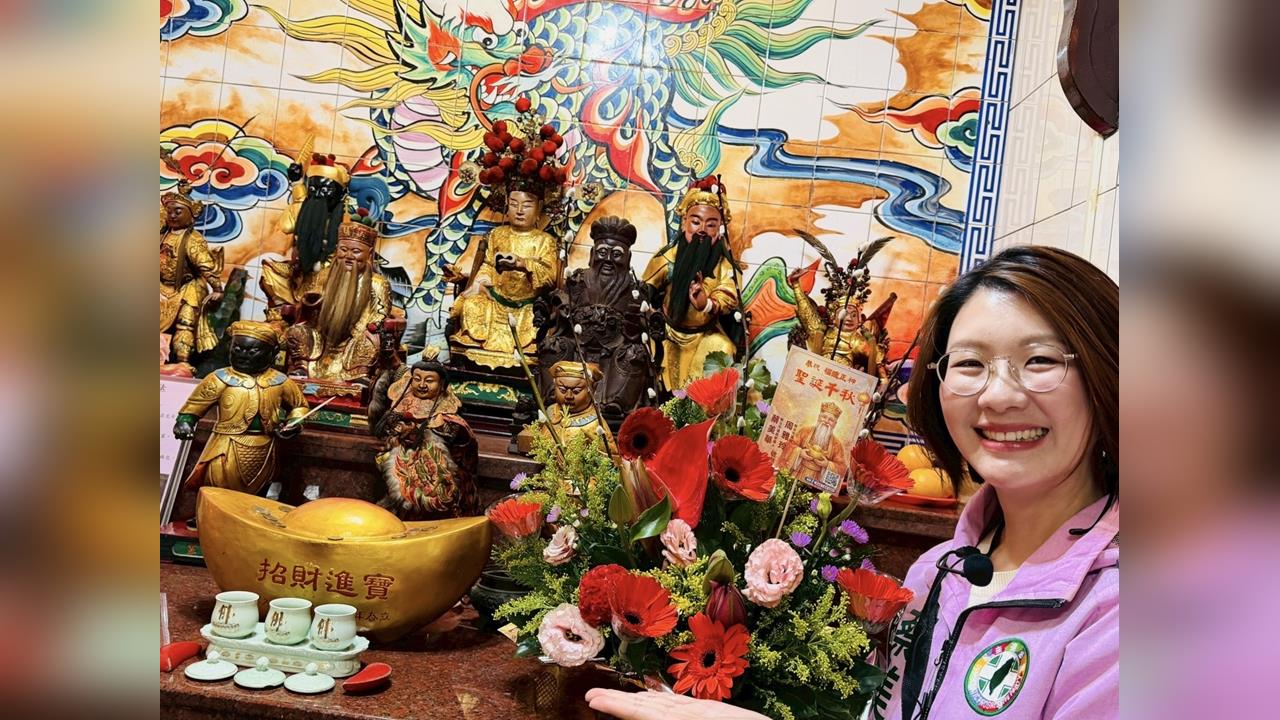 頭牙掀地方選戰熱　蔡美華花卡結合QR Code搶攻曝光