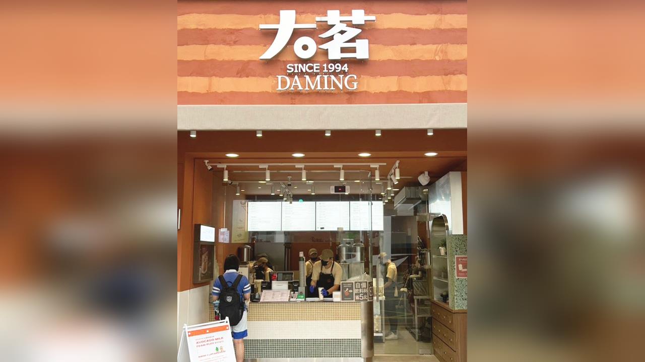 快新聞／手搖喝到蟑螂卵！店員撇清「下秒捏爆噴汁」超噁　知名業者道歉了