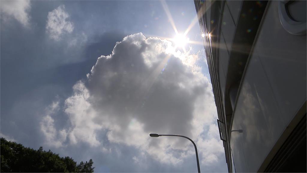 高溫飆破37°C！午後雷雨猛襲「這2區」⋯專家揭未來10天颱風生成機率