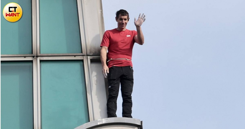 觀眾看霍諾德徒手攀101直播竟「心悸、頻尿、冒冷汗」　醫曝原因