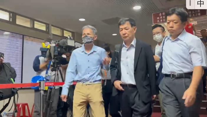快新聞/准假回高雄!彭振聲開庭接到妻子輕生噩耗 神情憔悴步離法院
