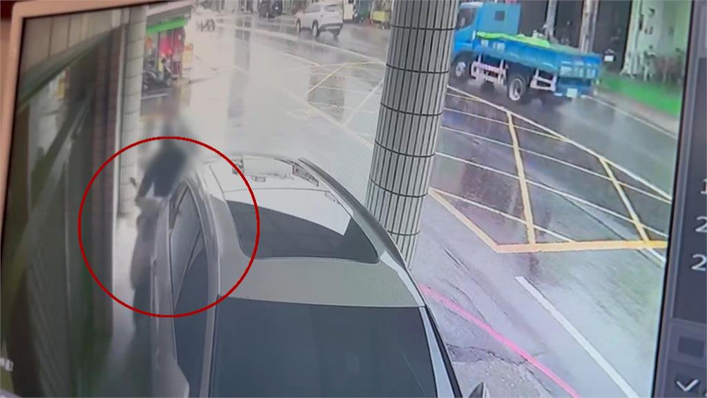 疑身體不適+天雨路滑越騎越歪　台東七旬翁撞進民宅幸輕傷