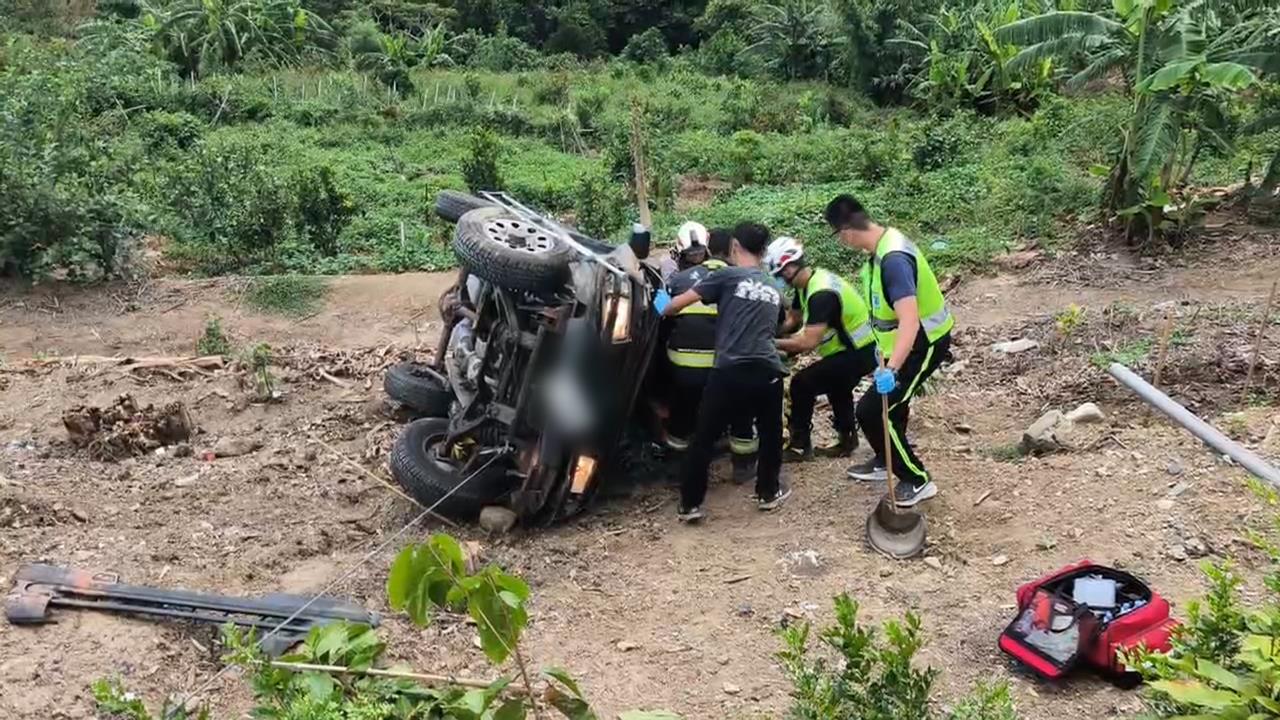 台東死亡車禍！汽車暴衝摔落邊坡　駕駛、乘客1死1傷