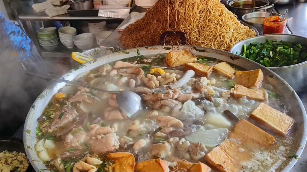 高雄飄香逾一甲子豬雜湯　蔬菜高湯鮮甜、配料超澎湃