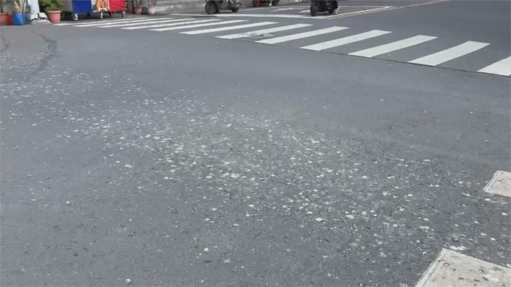 林園區這條路鳥屎大爆發　若遇下雨騎士慘摔