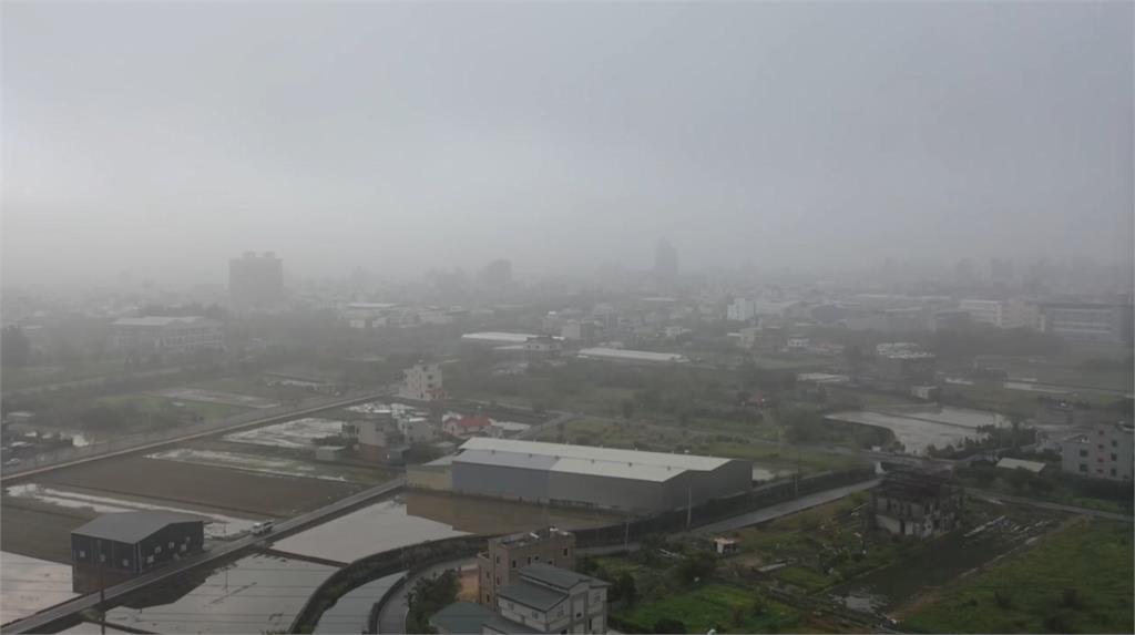 中部地區出現迷霧世界！　空氣品質不佳「亮橘燈」