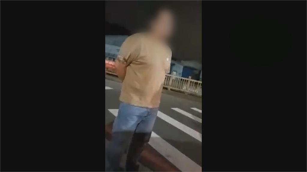 丟人！醉男掏不出265元　不滿司機追討下秒狂捶車門還恐嚇