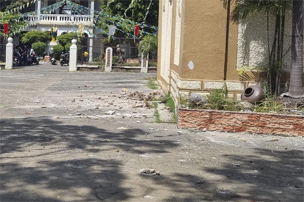菲律賓呂宋島規模7.1強震！馬路爆裂、房屋倒塌「民眾狂奔」畫面曝光