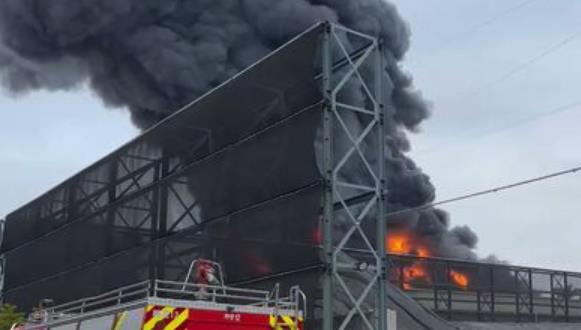 快新聞／台南新營區工廠清晨火警「爆炸聲頻傳」　濃煙火光直竄天際