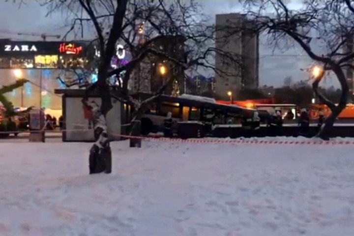 莫斯科巴士離奇衝地下道 至少5死15傷